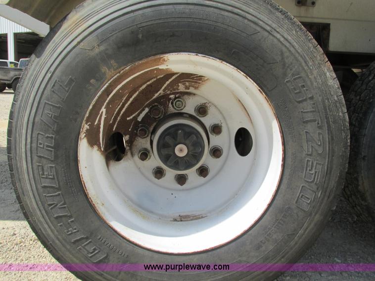 image for item G9447 1995 Walker stainless steel tanker trailer