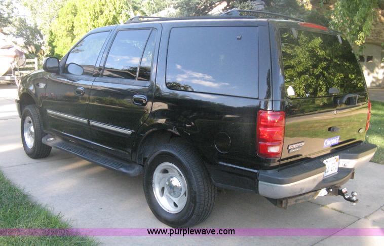 image for item H6331 1998 Ford Expedition XLT SUV