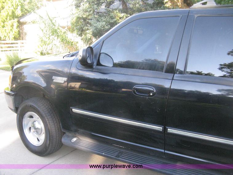 image for item H6331 1998 Ford Expedition XLT SUV