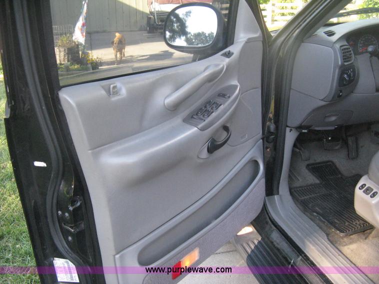 image for item H6331 1998 Ford Expedition XLT SUV