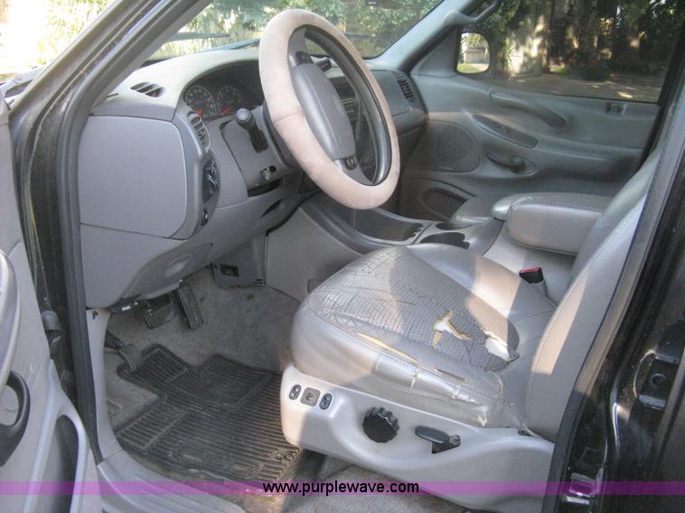 image for item H6331 1998 Ford Expedition XLT SUV