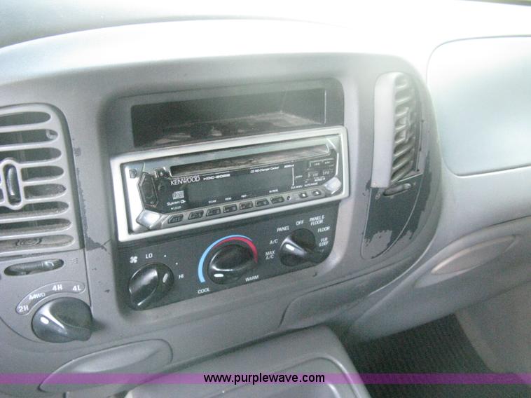 image for item H6331 1998 Ford Expedition XLT SUV