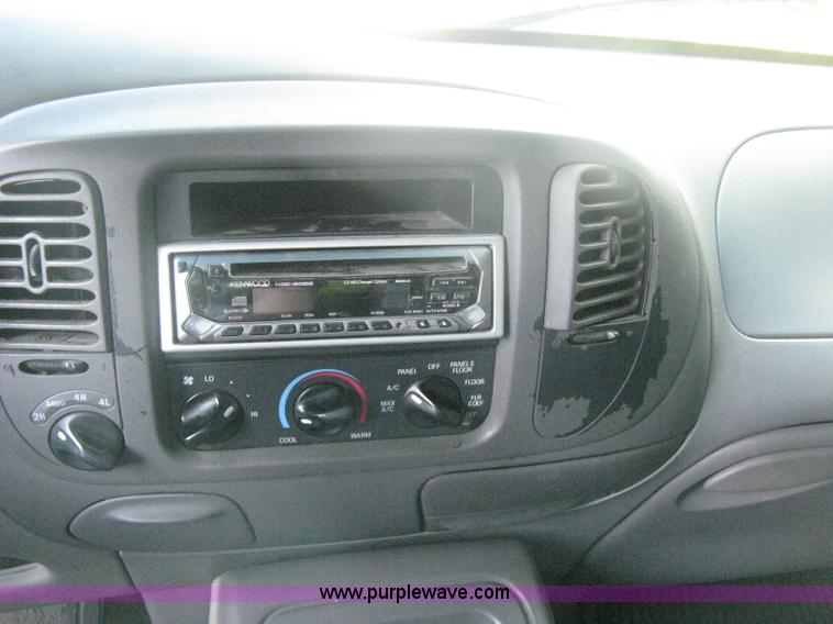 image for item H6331 1998 Ford Expedition XLT SUV