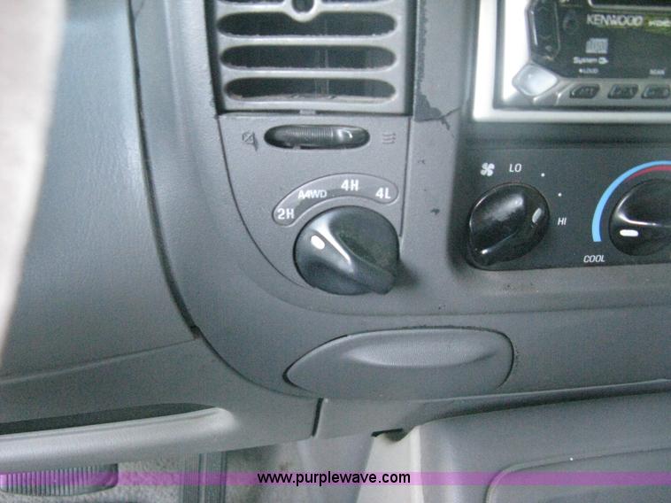 image for item H6331 1998 Ford Expedition XLT SUV