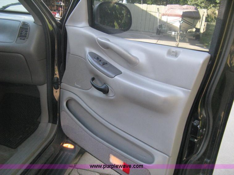 image for item H6331 1998 Ford Expedition XLT SUV