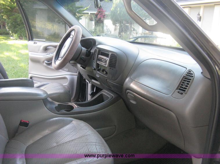 image for item H6331 1998 Ford Expedition XLT SUV