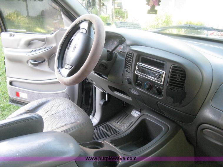 image for item H6331 1998 Ford Expedition XLT SUV