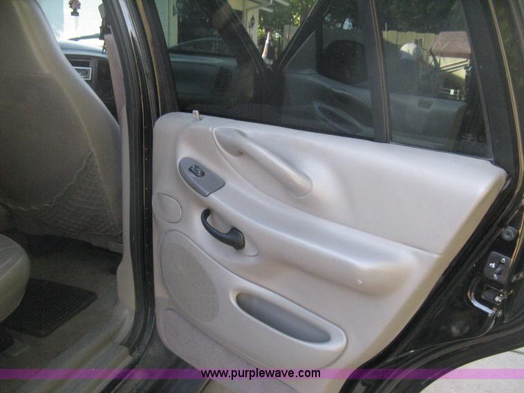 image for item H6331 1998 Ford Expedition XLT SUV