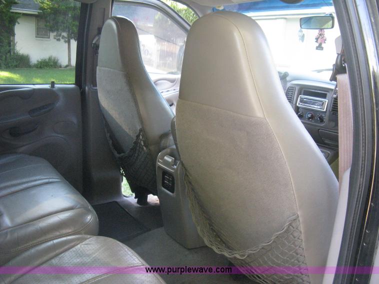 image for item H6331 1998 Ford Expedition XLT SUV