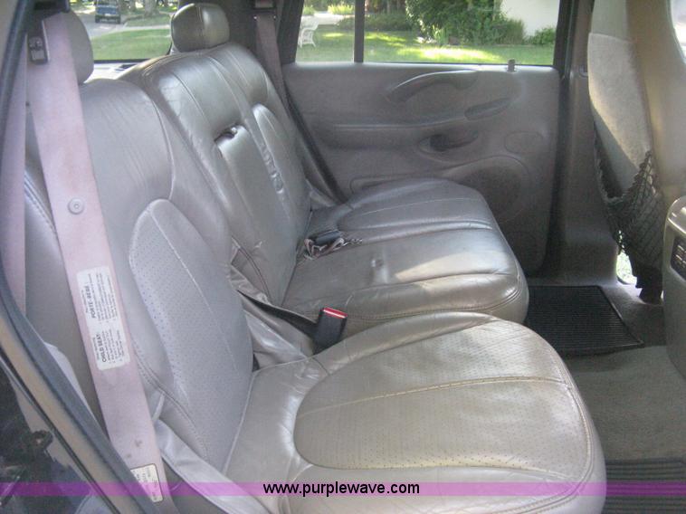 image for item H6331 1998 Ford Expedition XLT SUV