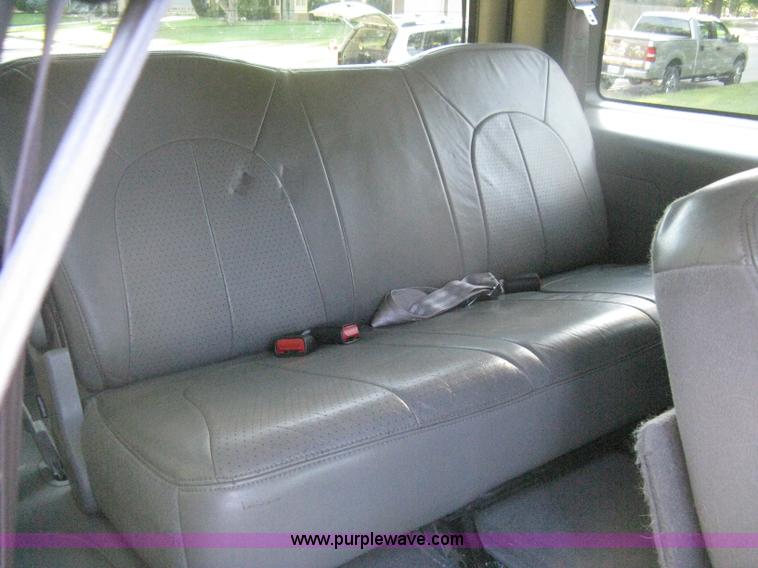 image for item H6331 1998 Ford Expedition XLT SUV