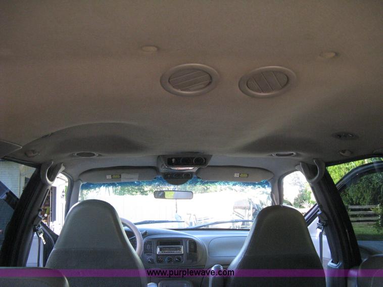 image for item H6331 1998 Ford Expedition XLT SUV