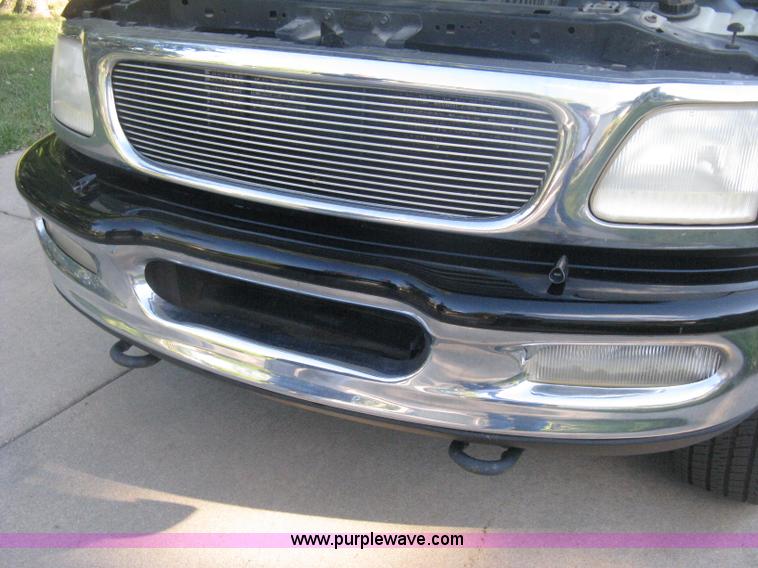 image for item H6331 1998 Ford Expedition XLT SUV