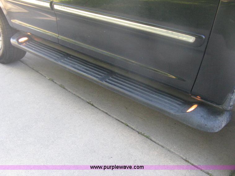 image for item H6331 1998 Ford Expedition XLT SUV