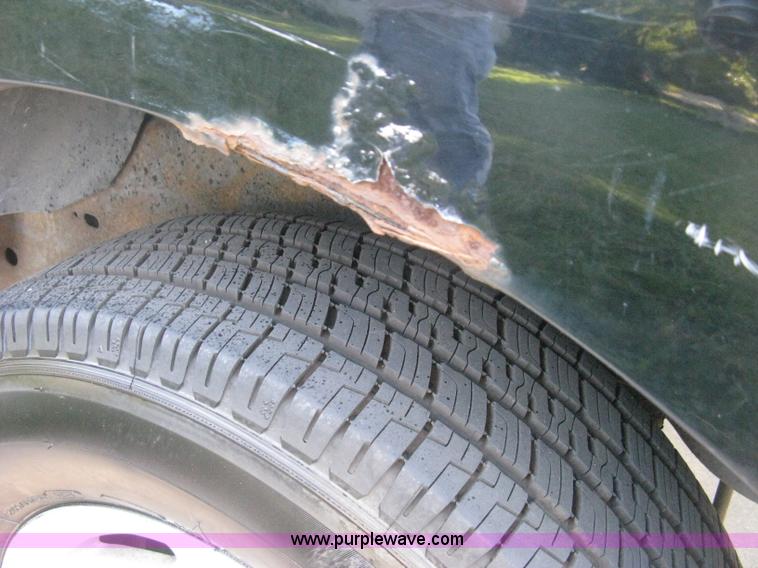 image for item H6331 1998 Ford Expedition XLT SUV