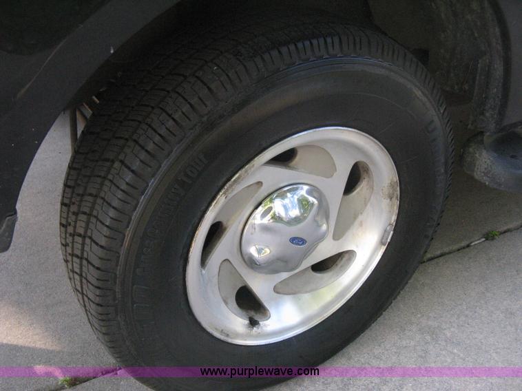 image for item H6331 1998 Ford Expedition XLT SUV