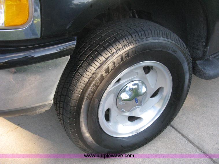 image for item H6331 1998 Ford Expedition XLT SUV