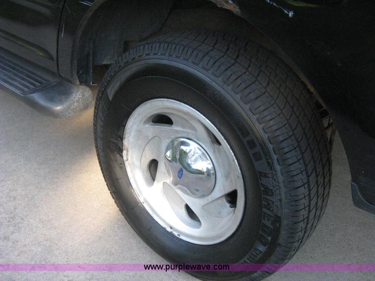 image for item H6331 1998 Ford Expedition XLT SUV