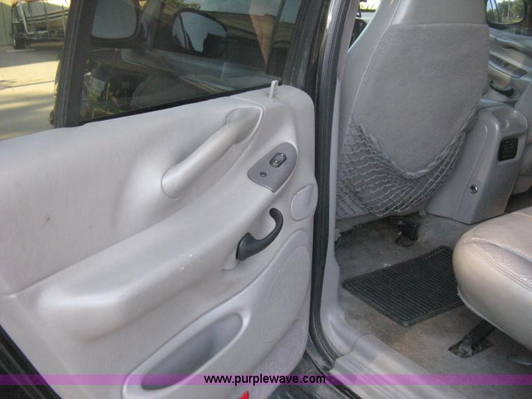 image for item H6331 1998 Ford Expedition XLT SUV