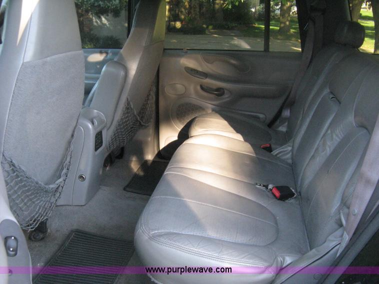 image for item H6331 1998 Ford Expedition XLT SUV