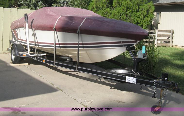 image for item H6332 1989 Baja Islander 190 boat