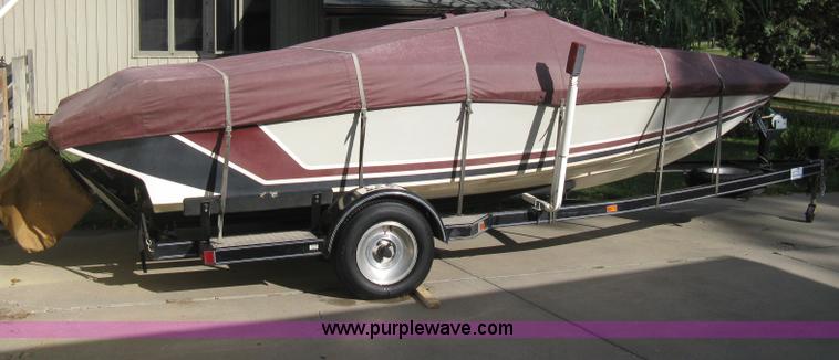 image for item H6332 1989 Baja Islander 190 boat