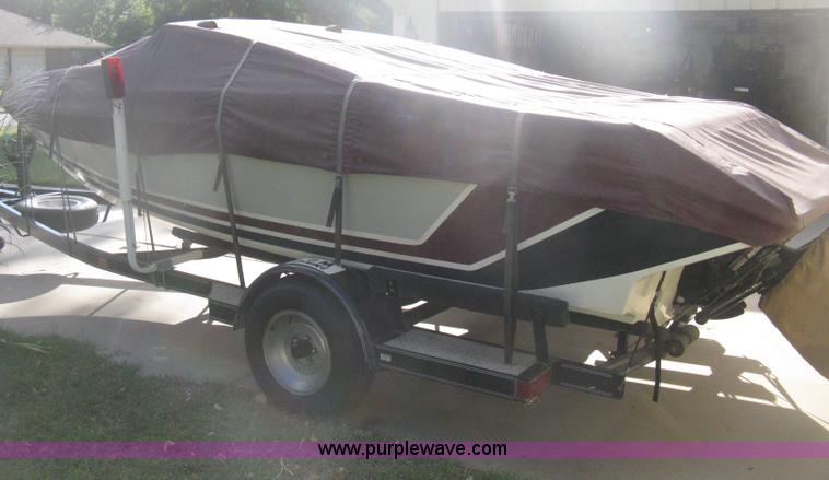 image for item H6332 1989 Baja Islander 190 boat