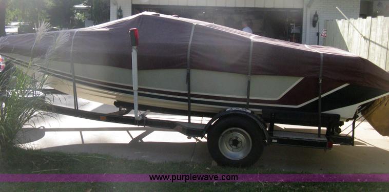 image for item H6332 1989 Baja Islander 190 boat