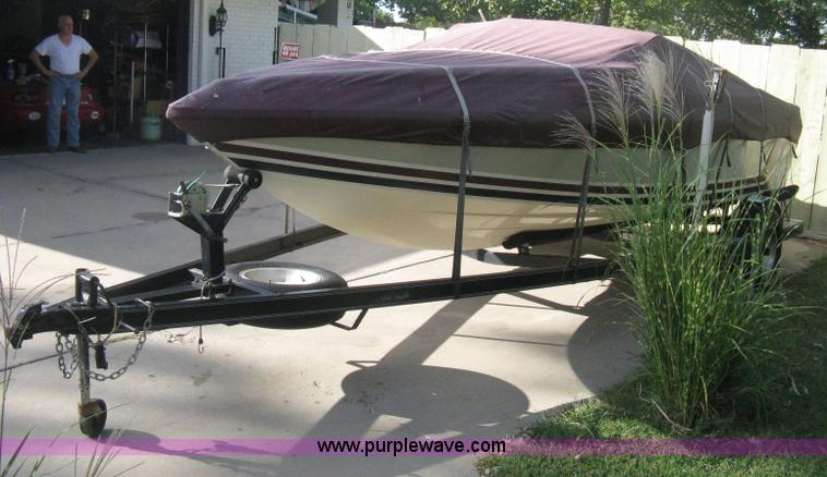 image for item H6332 1989 Baja Islander 190 boat