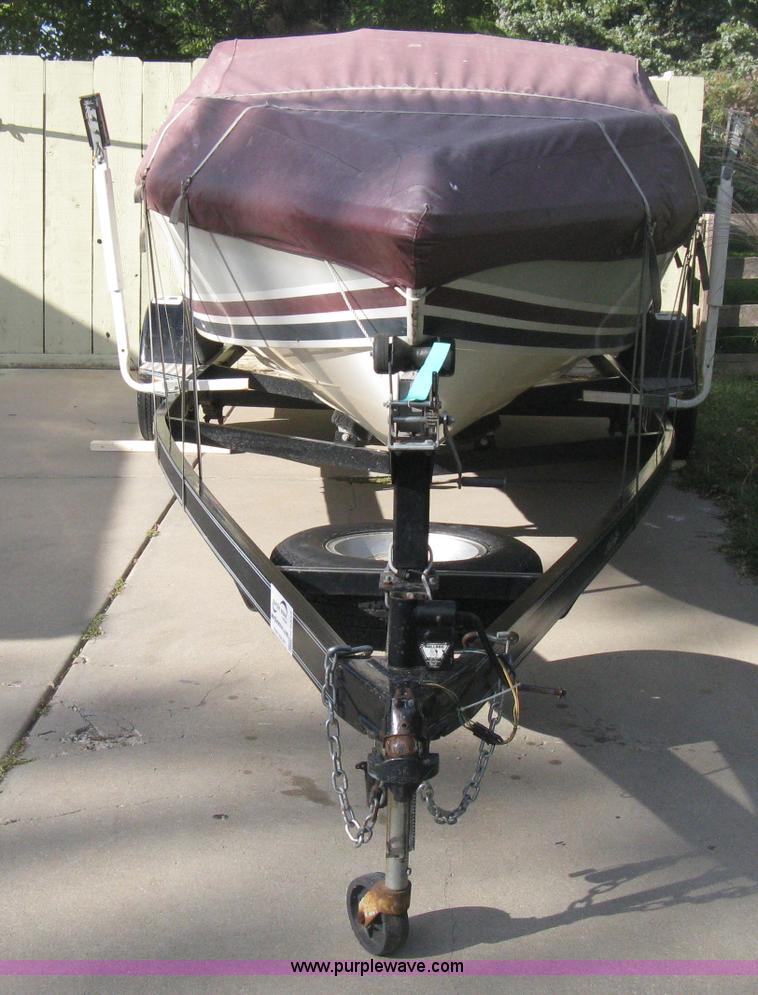 image for item H6332 1989 Baja Islander 190 boat