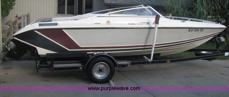 image for item H6332 1989 Baja Islander 190 boat