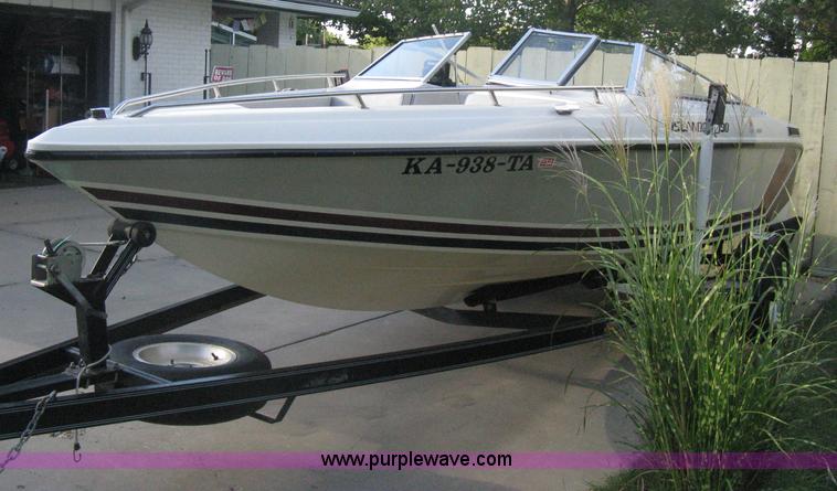 image for item H6332 1989 Baja Islander 190 boat