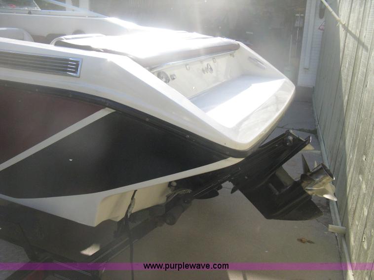 image for item H6332 1989 Baja Islander 190 boat