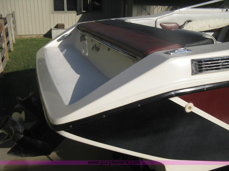 image for item H6332 1989 Baja Islander 190 boat