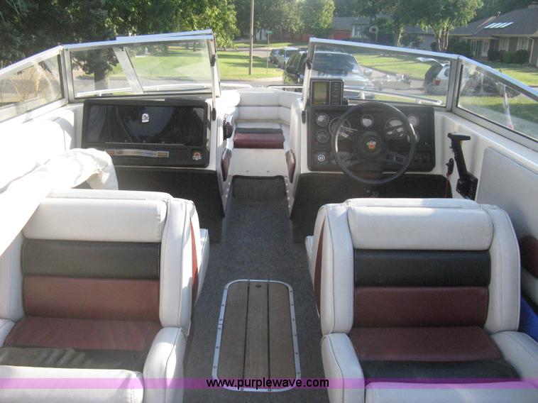 image for item H6332 1989 Baja Islander 190 boat