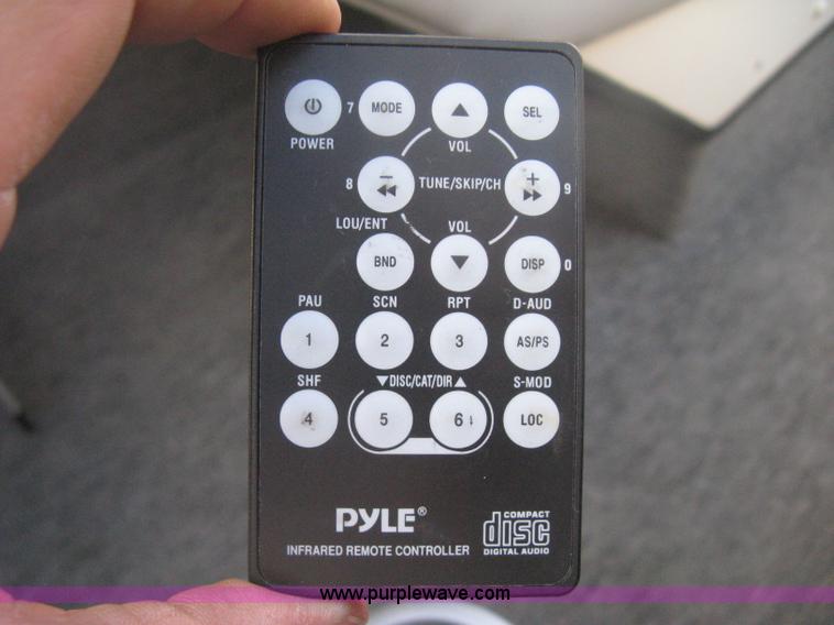 image for item H6332 1989 Baja Islander 190 boat