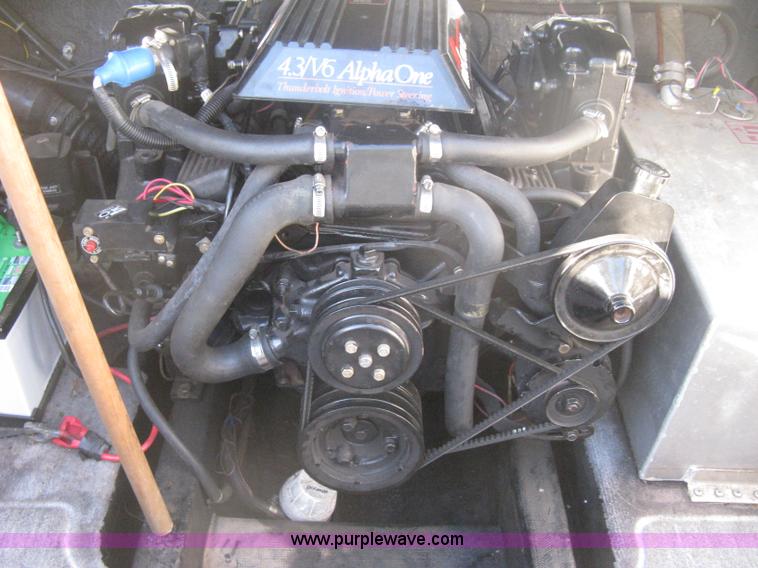 image for item H6332 1989 Baja Islander 190 boat