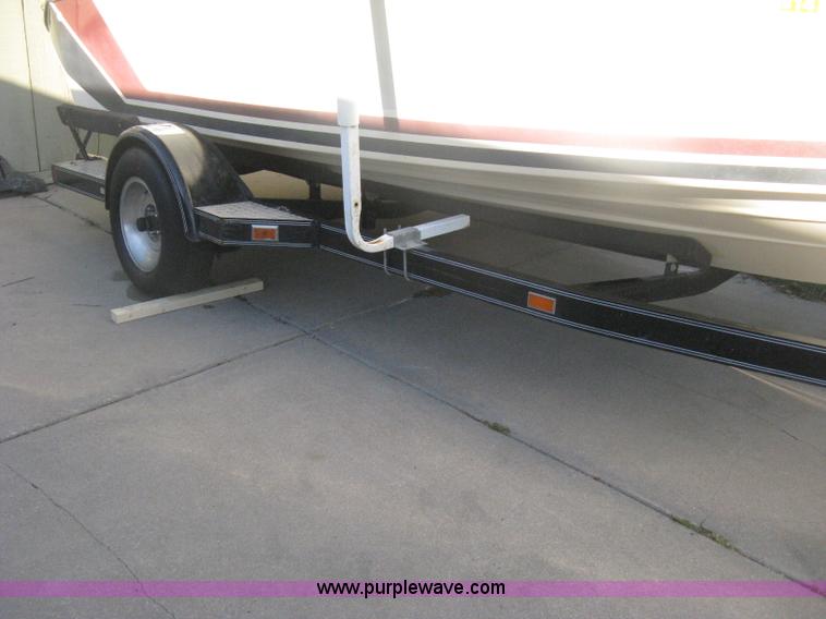 image for item H6332 1989 Baja Islander 190 boat