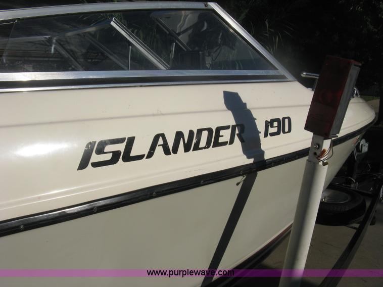 image for item H6332 1989 Baja Islander 190 boat