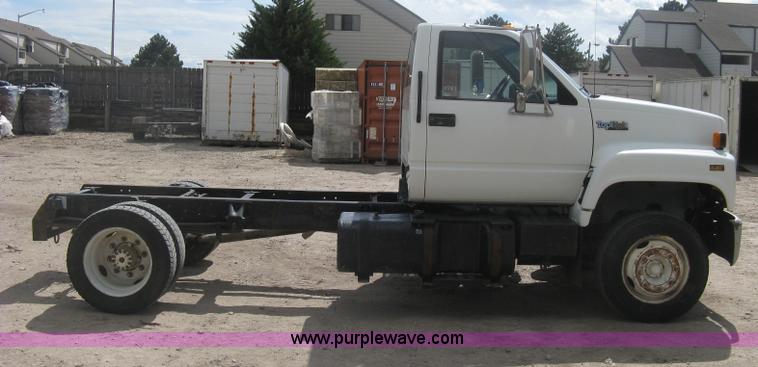 image for item H6348 1992 GMC TopKick truck cab and chassis