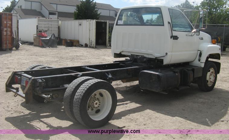 image for item H6348 1992 GMC TopKick truck cab and chassis