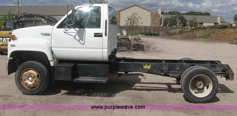 image for item H6348 1992 GMC TopKick truck cab and chassis