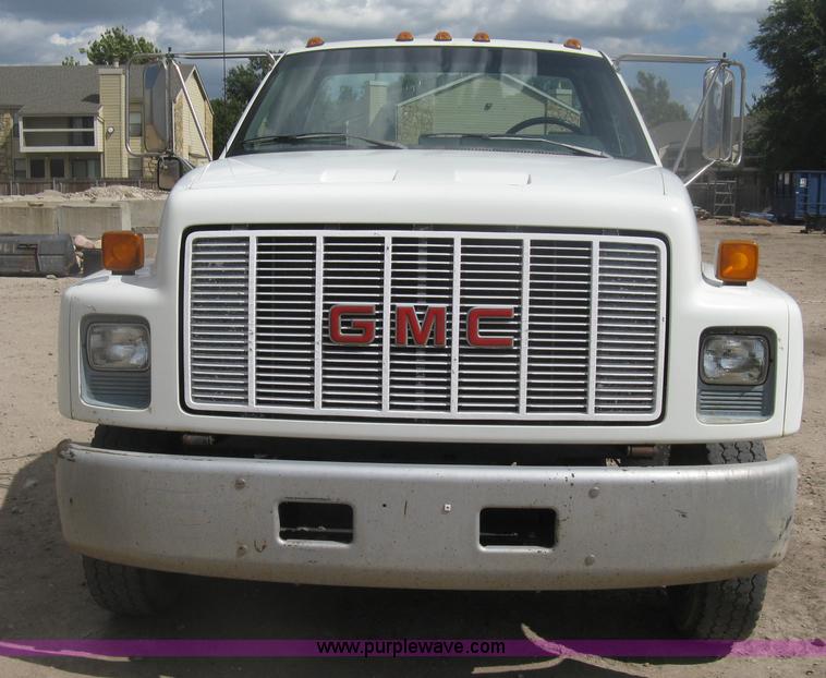 image for item H6348 1992 GMC TopKick truck cab and chassis