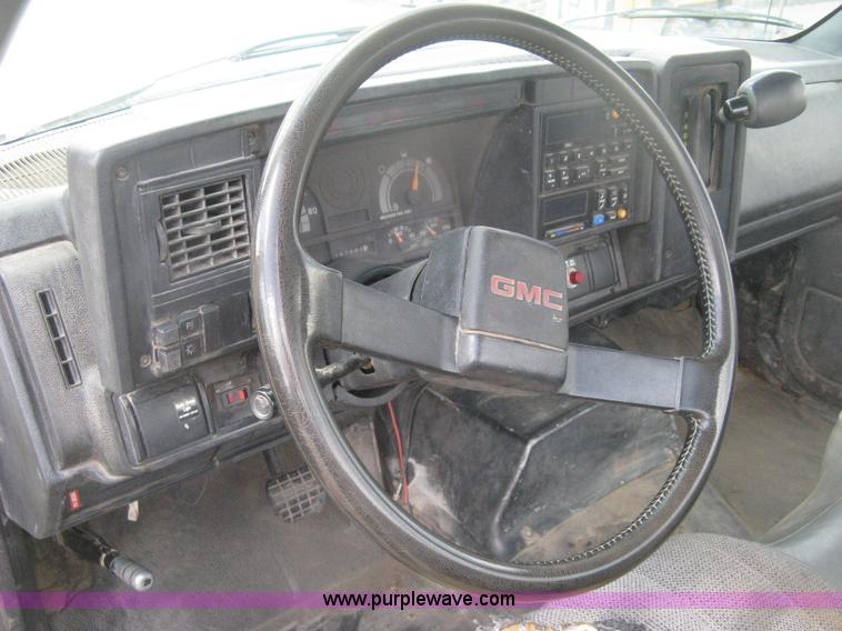 image for item H6348 1992 GMC TopKick truck cab and chassis