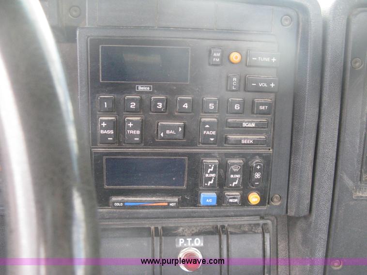 image for item H6348 1992 GMC TopKick truck cab and chassis