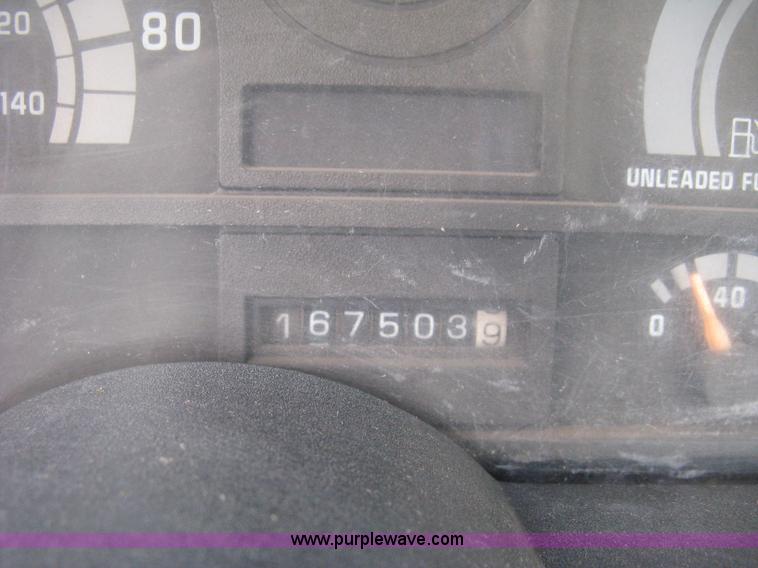 image for item H6348 1992 GMC TopKick truck cab and chassis