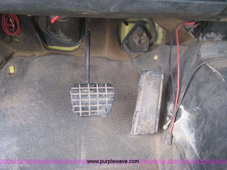 image for item H6348 1992 GMC TopKick truck cab and chassis