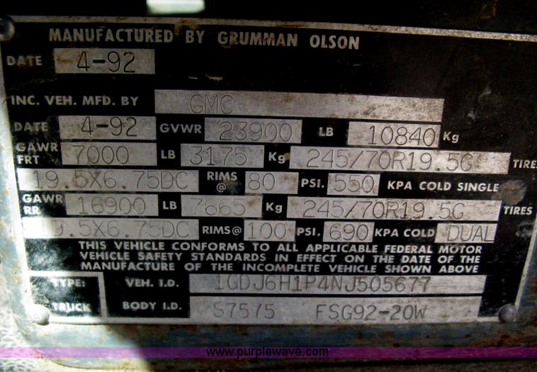 image for item H6348 1992 GMC TopKick truck cab and chassis