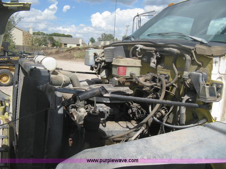 image for item H6348 1992 GMC TopKick truck cab and chassis