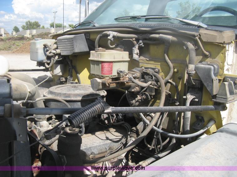 image for item H6348 1992 GMC TopKick truck cab and chassis